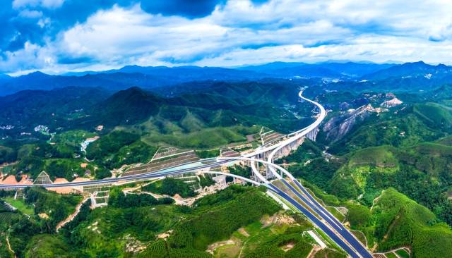 大潮高速高陂互通立交。(張超然 攝) 大潮高速高陂互通立交。(張超然 攝)