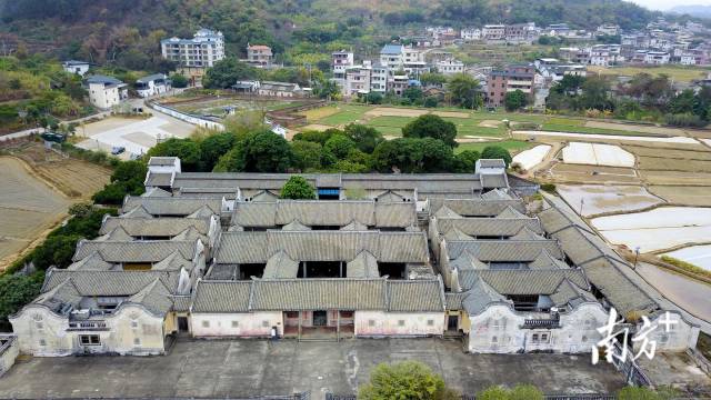 結構獨特的南華又廬位於南口鎮僑鄉村,有“十廳九井”之稱。  南方+ 何森垚 拍攝 結構獨特的南華又廬位於南口鎮僑鄉村,有“十廳九井”之稱。  南方+ 何森垚 拍攝