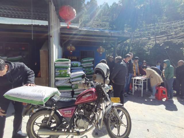 源自然給梅江區農戶派發有機肥料 源自然給梅江區農戶派發有機肥料