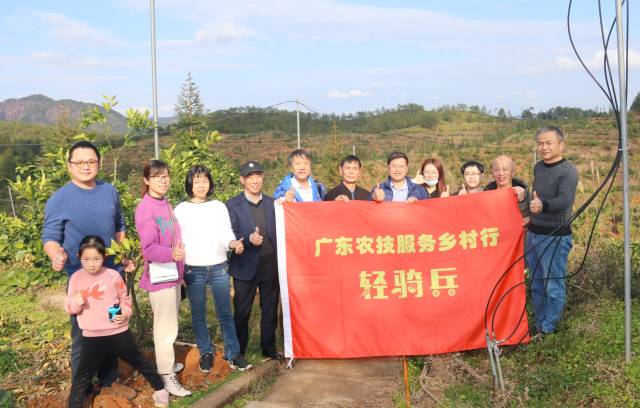 參會人員合影 參會人員合影