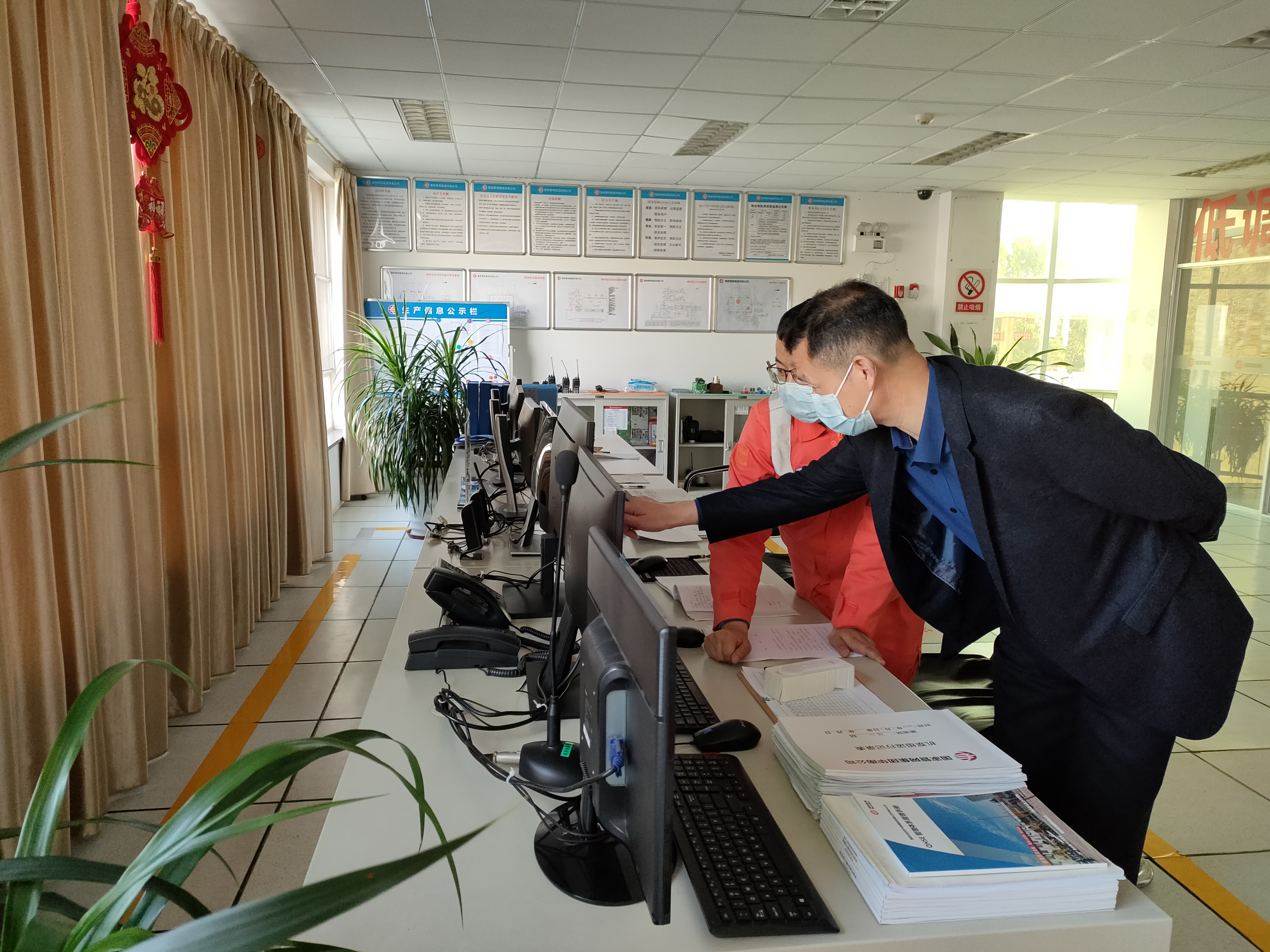 胡勝榮副局長檢查油氣管道企業安全生產情況 胡勝榮副局長檢查油氣管道企業安全生產情況.jpg