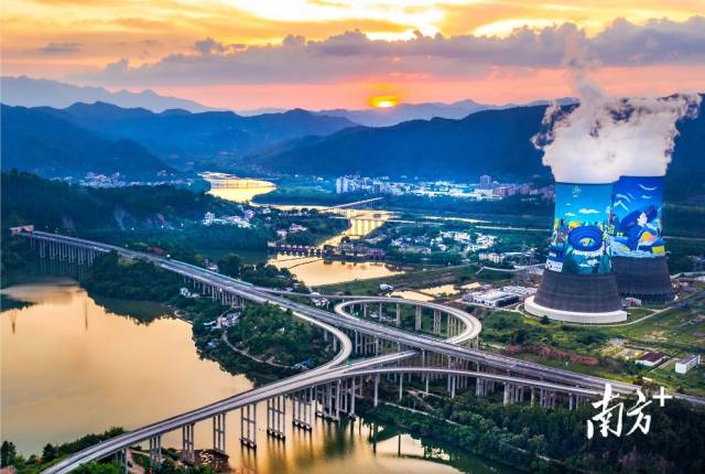 大埔縣三河鎮紅色資源豐富、山青水綠景美。近期,該航拍照亮相中國空間站。鄒捷亨 攝 大埔縣三河鎮紅色資源豐富、山青水綠景美。近期,該航拍照亮相中國空間站。鄒捷亨 攝