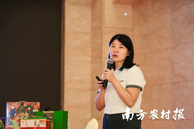 廣州農聯科創信息技術有限公司高級農藝師江燕玲。 廣州農聯科創信息技術有限公司高級農藝師江燕玲。