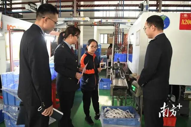 興寧市稅務局深入企業走訪問需,讓企業切實享受到政策紅利。 圖片