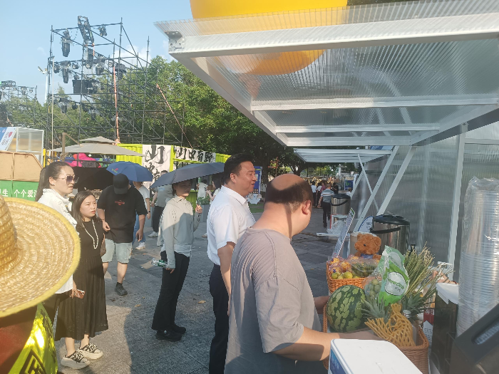 市文廣旅遊局每日對“梅”好時光 客韻當潮——“梅州‘係好料’暢玩季”係列活動主會場院士廣場進行巡檢.png