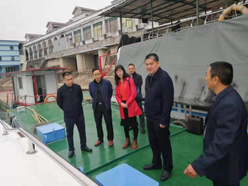 陳海燕局長到梅江河保潔隊開展春節送溫暖活動2.jpg