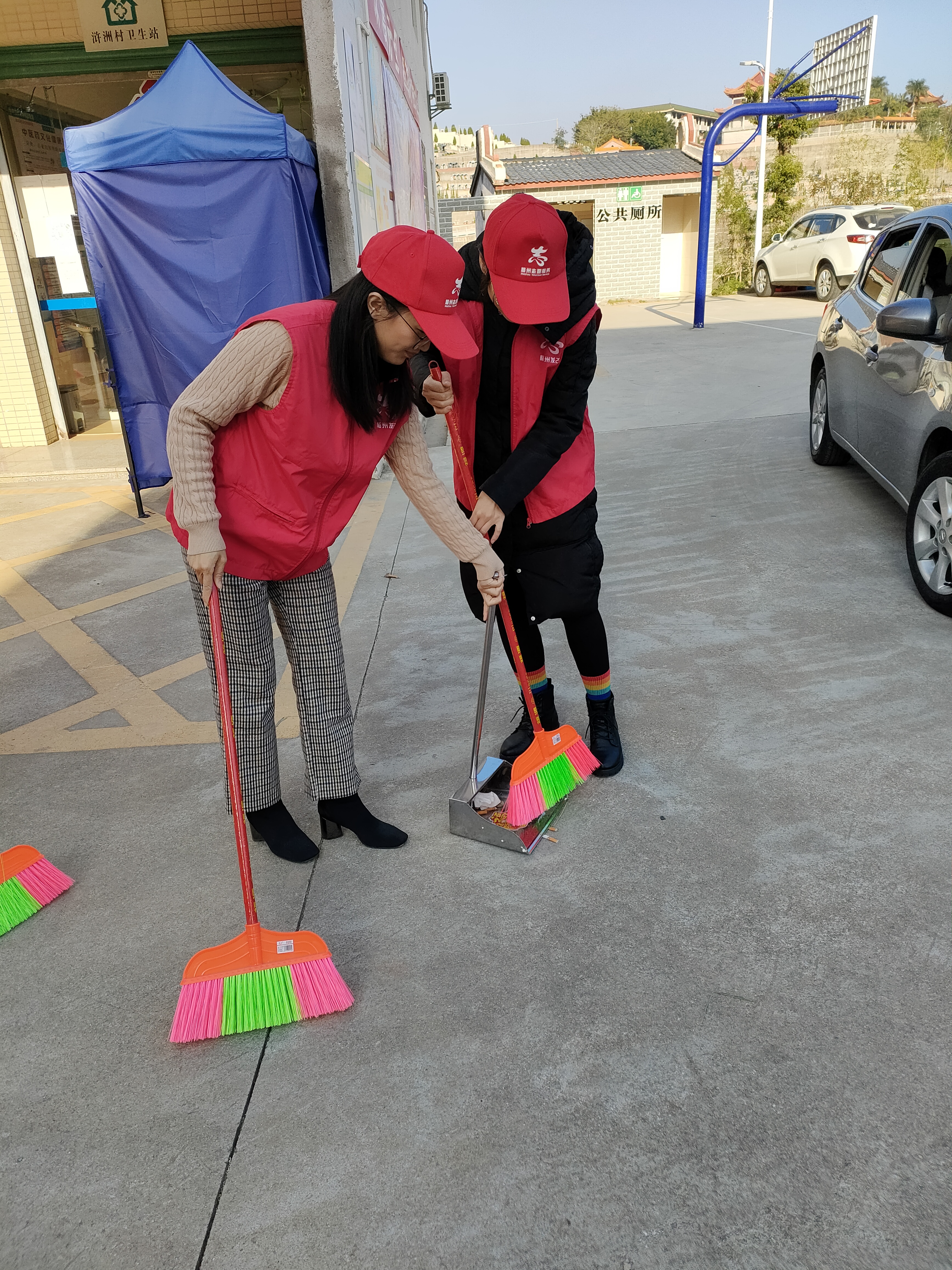 12月31日 梅州市發展和改革局開展“創建全國文明城市”“創建全國文明城市“兩美”全民誌願服務活動 (2).jpg