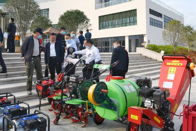 南方+ 何森垚 拍攝