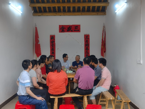 豐順縣史誌辦公室主任盧勝文 作專題宣講.jpg