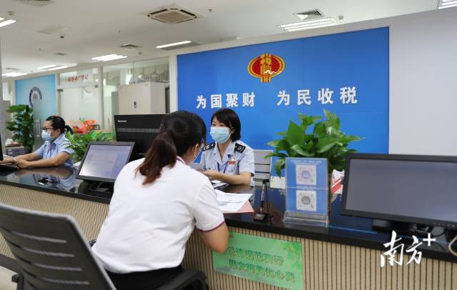 梅江區稅務局在全市率先實現全部涉稅（費）業務進駐梅州市亚博网址链接
中心。南方日報記者 梁時禹 攝