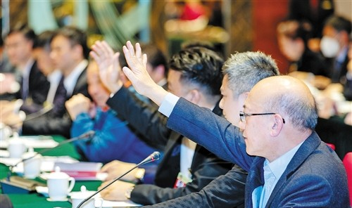 市政協八屆二次會議界別委員代表座談會上氣氛熱烈