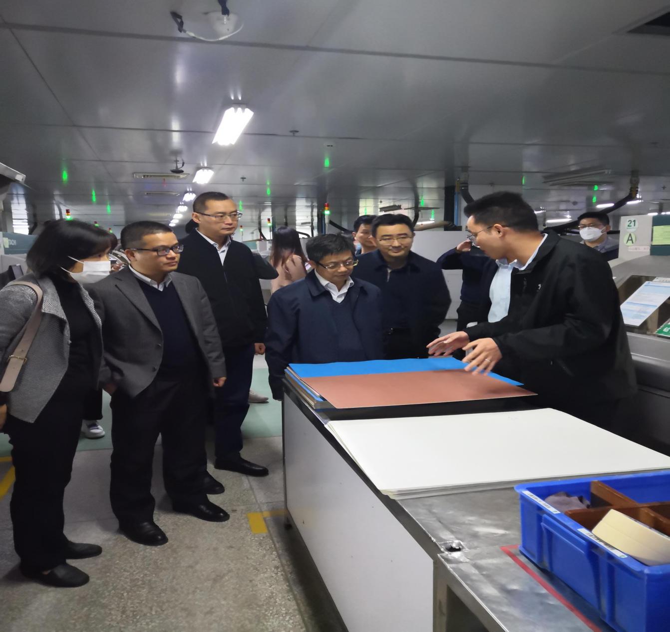調研組在梅州市誌浩電子科技有限公司現場考察.jpg