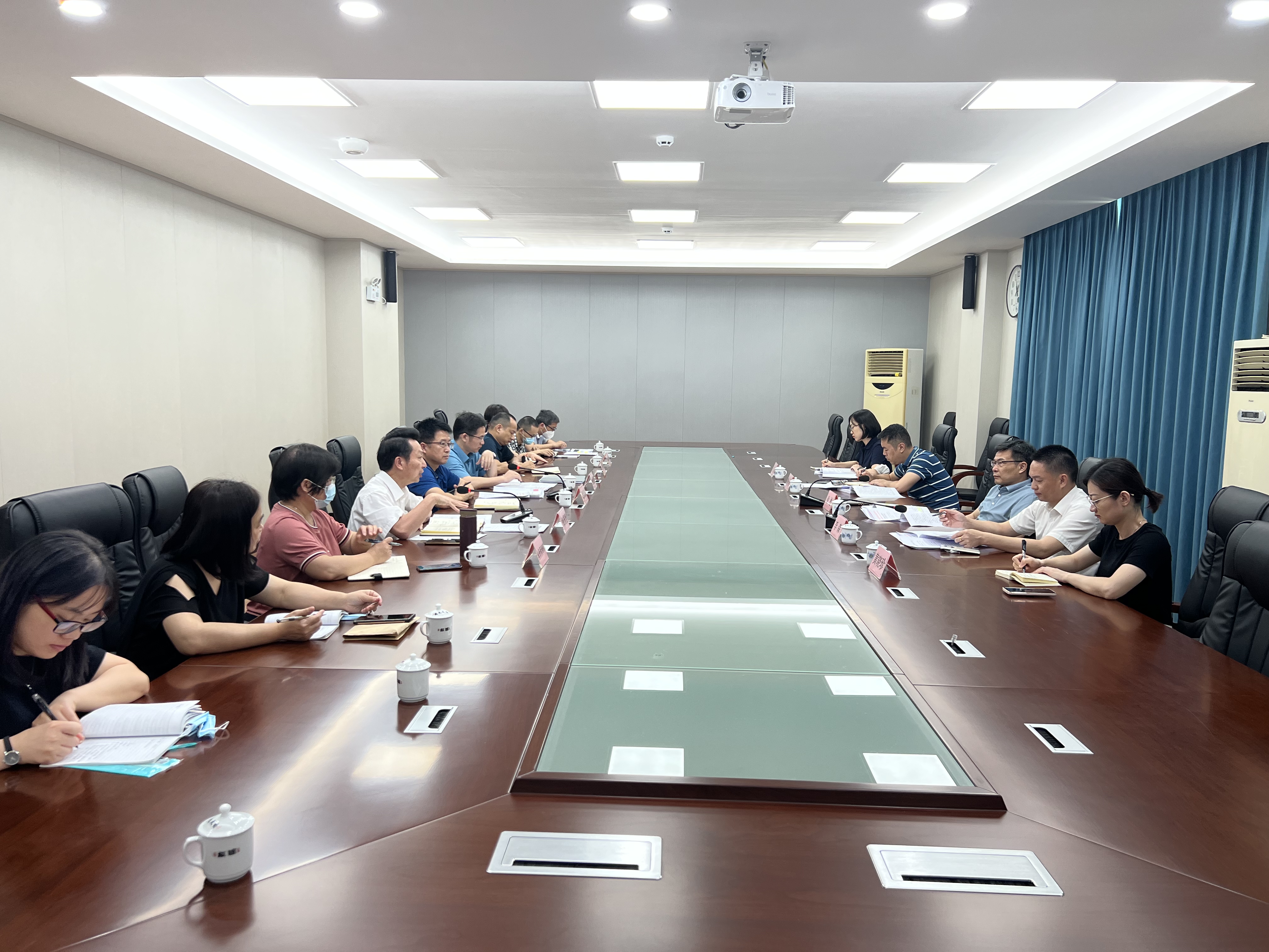 市亚博网址链接數據管理局領導蒞臨我中心調研住房公積金“雙百”推進工作（20230531）.jpg