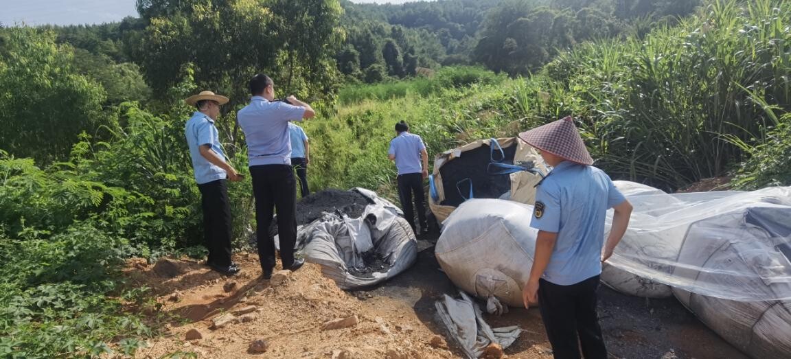 蕉嶺縣快速查處非法傾倒填埋鋁灰渣案