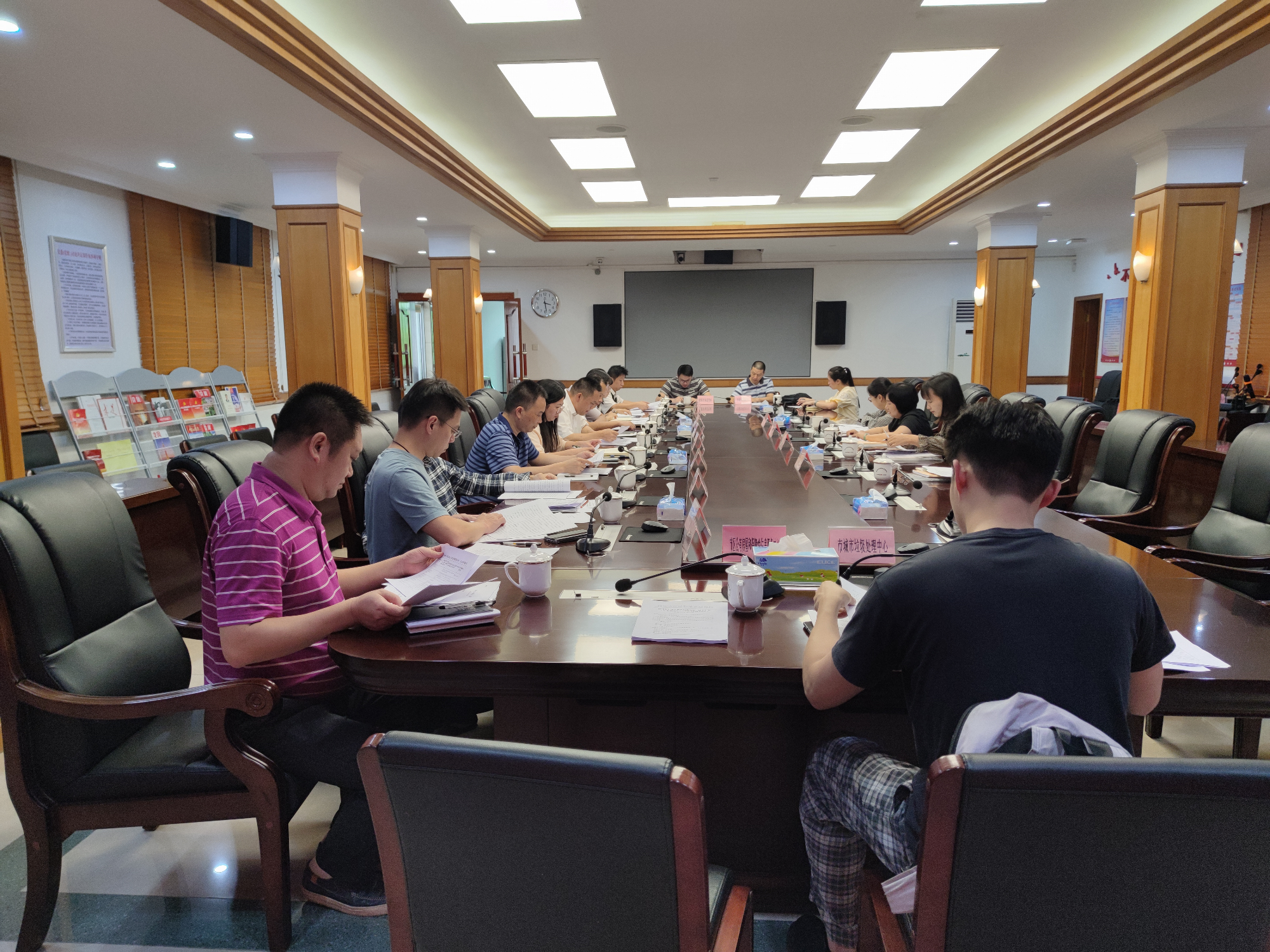 10月24日，到市住房城鄉建設局交流指導工作.png