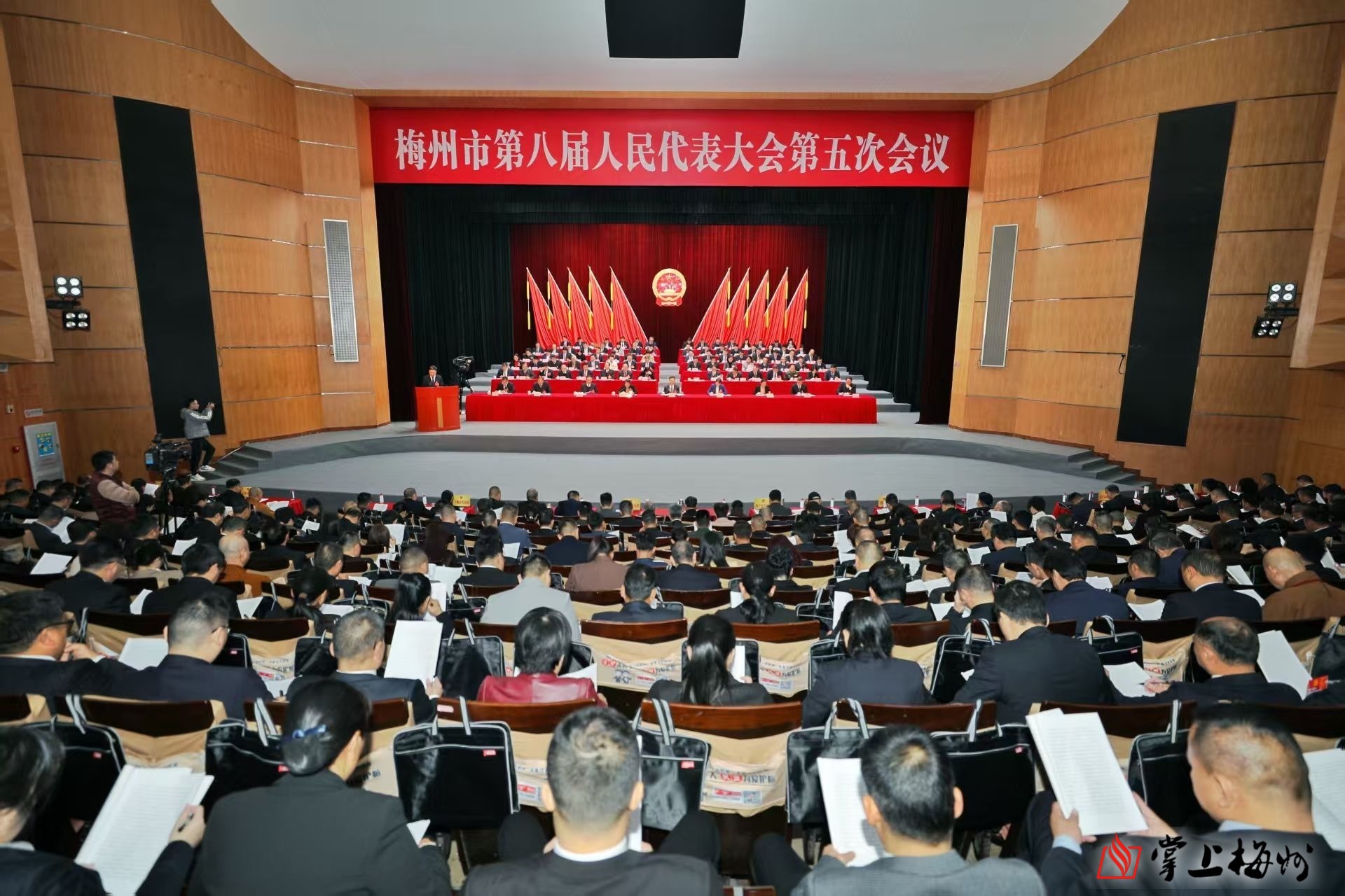 梅州市八屆人大五次會議開幕！王暉作政府工作報告