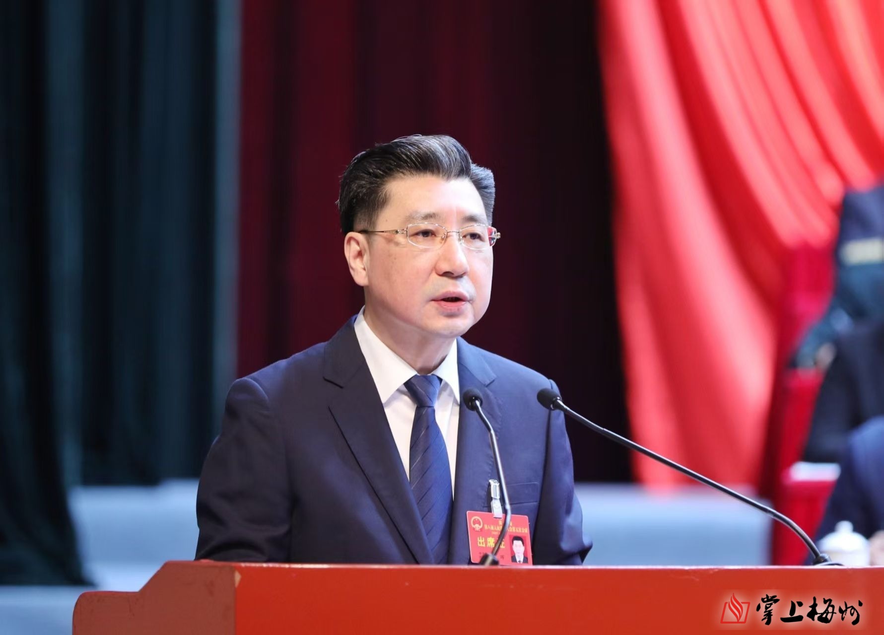 兩會鏡頭丨市長王暉向大會作政府工作報告