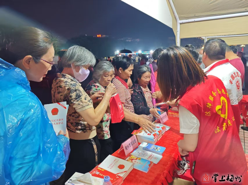 梅州市司法局聯合豐順縣司法局開展社區矯正法實施五周年法治宣傳活動